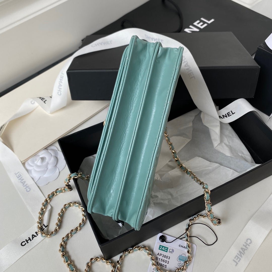 ＣＨＮＥＬCHAIN CLUTCH BAG LIGHT BLUE