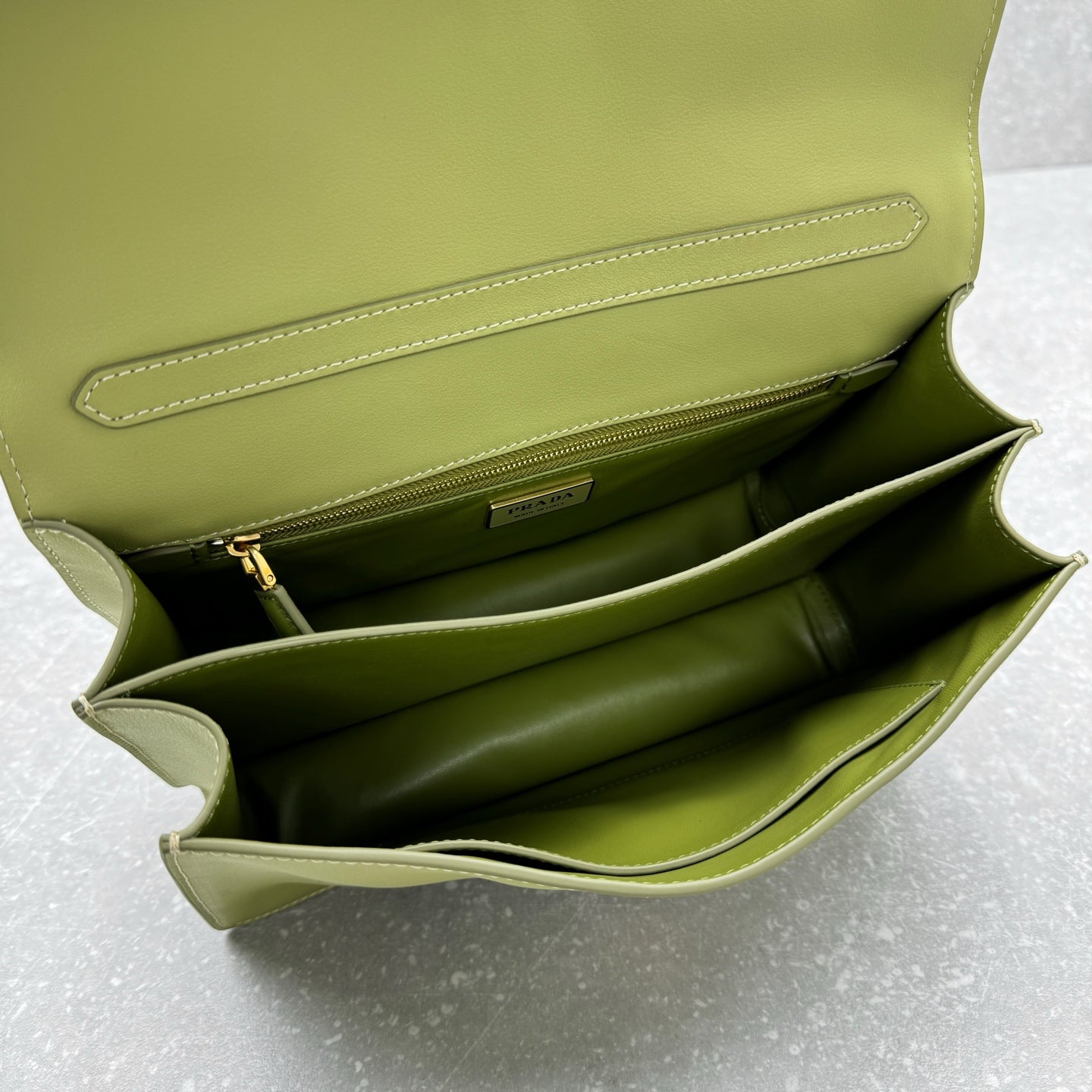 ＰＲＤＡ SOFT SOUND MEDIUM LEATHER SHOULDER BAG PISTACHIO GREEN