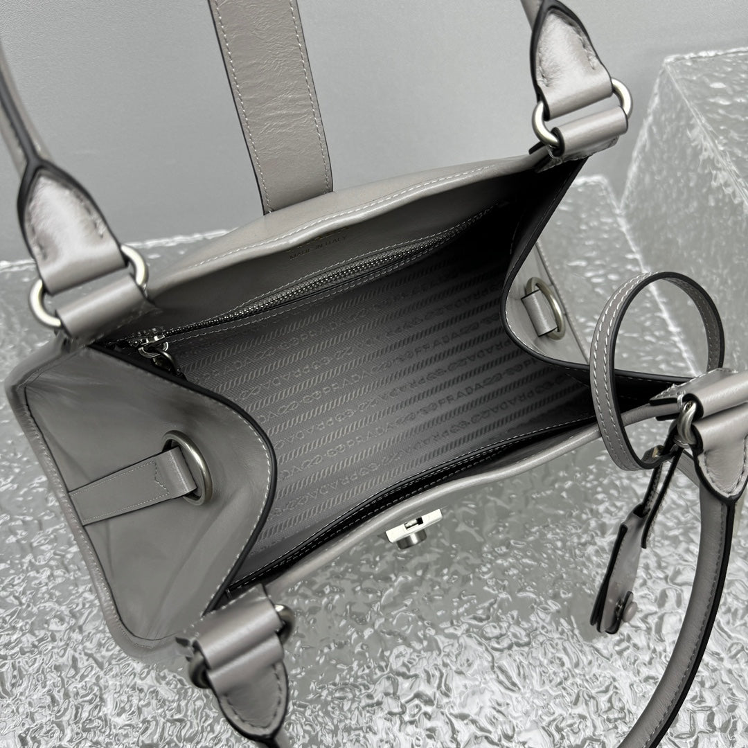 ＰＲＤＡ MEDIUM LEATHER TOTE BAG