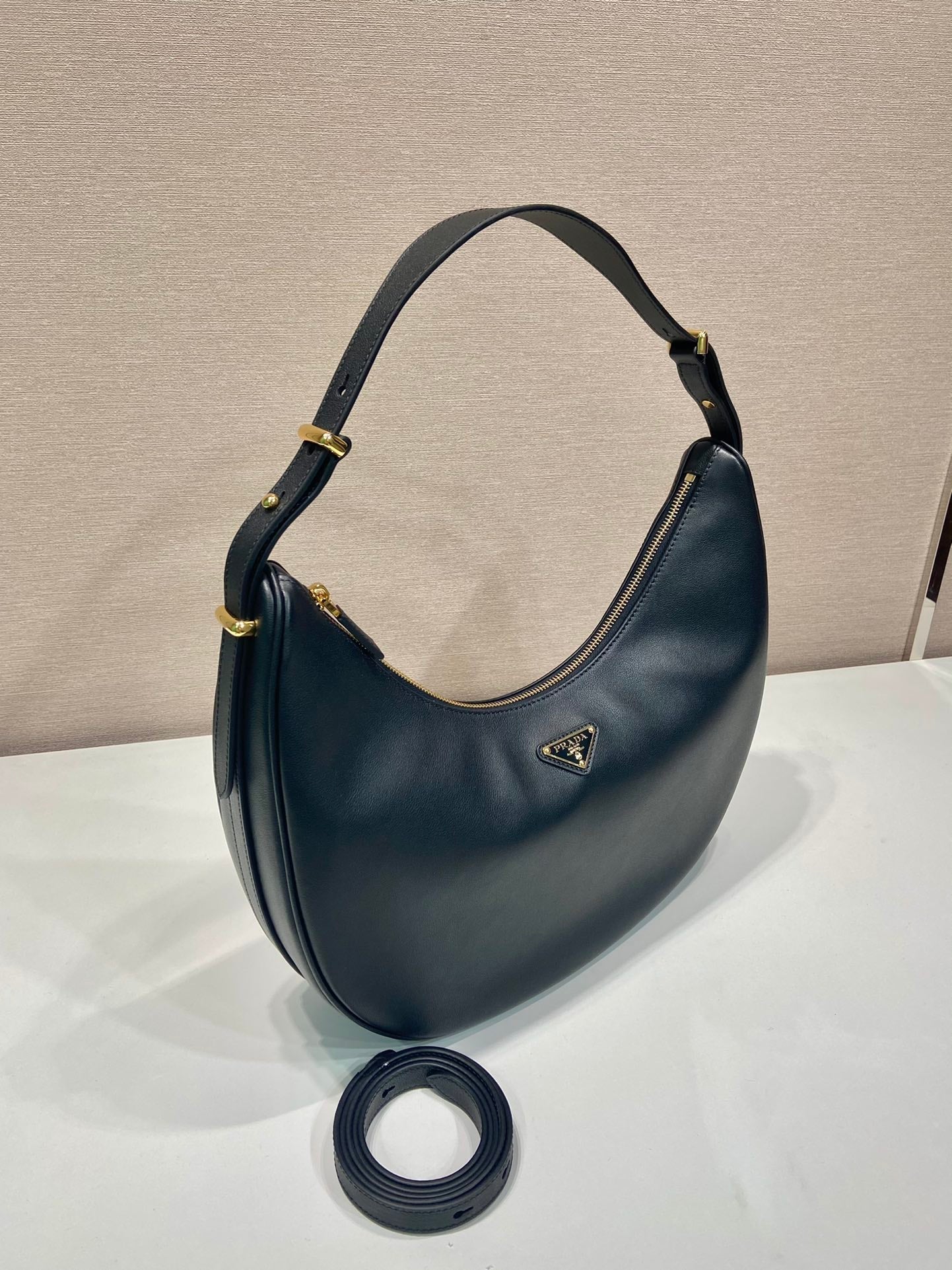 ＰＲＤＡ ARQUÉ LARGE LEATHER SHOULDER BAG