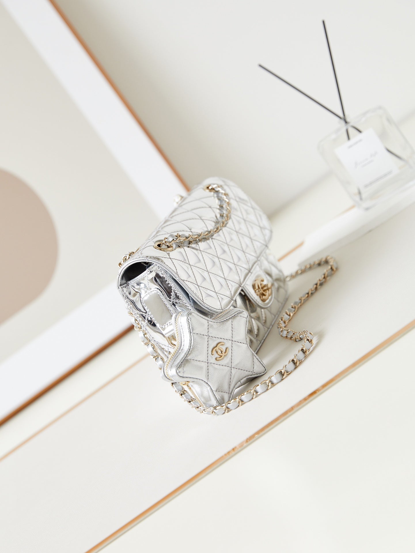 ＣＨＮＥＬCLASSIC FLAP BAG SILVER