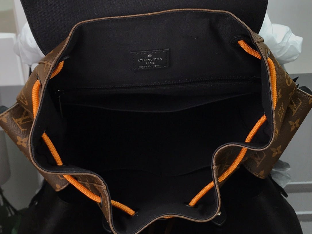 ＬＳ ＶＴＴＯＮ M41079 CHRISTOPHER BACKPACK BROWN