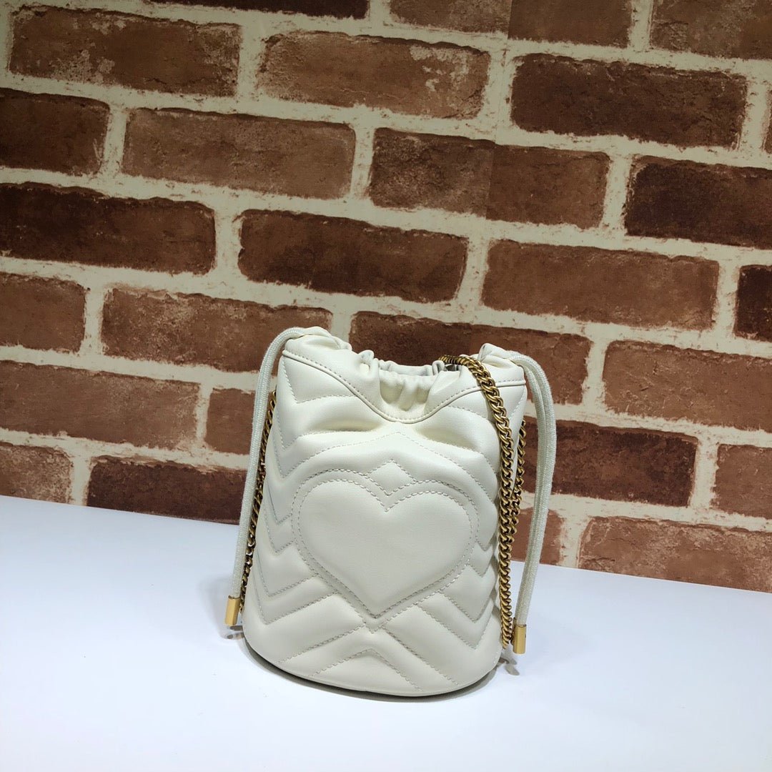 ＧＣＣＩGG MARMONT BUCKET BAG WHITE