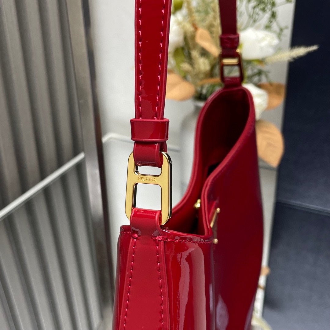 ＰＲＤＡ CLEO PATENT LEATHER BAG RED