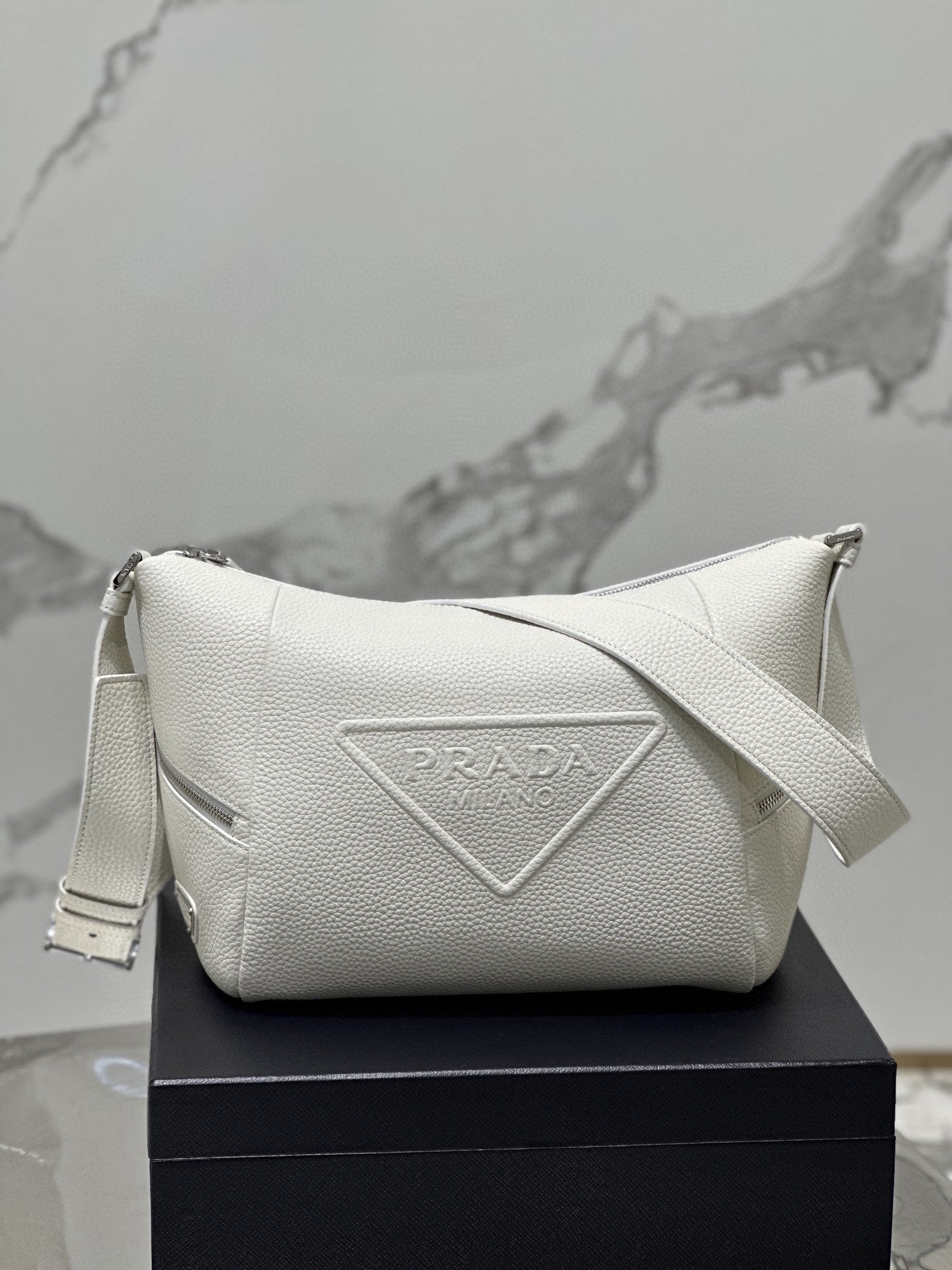ＰＲＤＡ WHITE LEATHER SHOULDER BAG