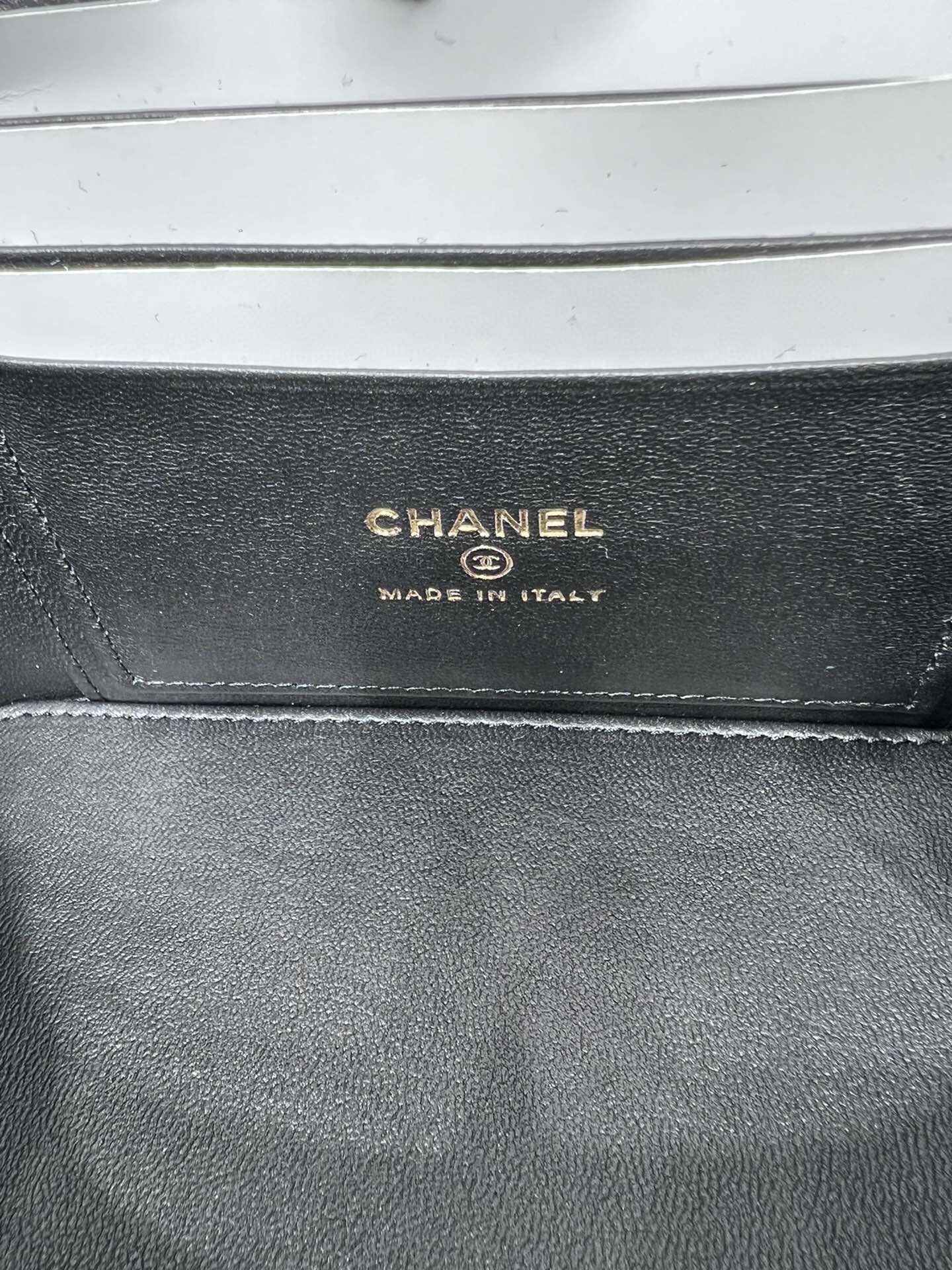 ＣＨＮＥＬ SMALL VANITY CASE WITH CHAIN