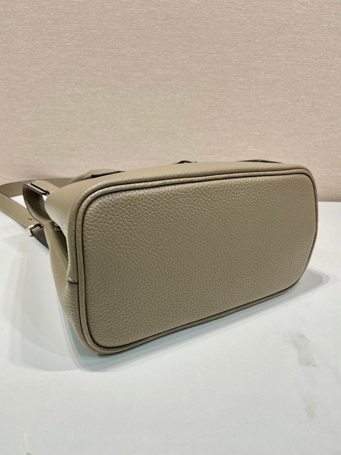 ＰＲＤＡ LEATHER TOTE BAG TAUPE GRAY