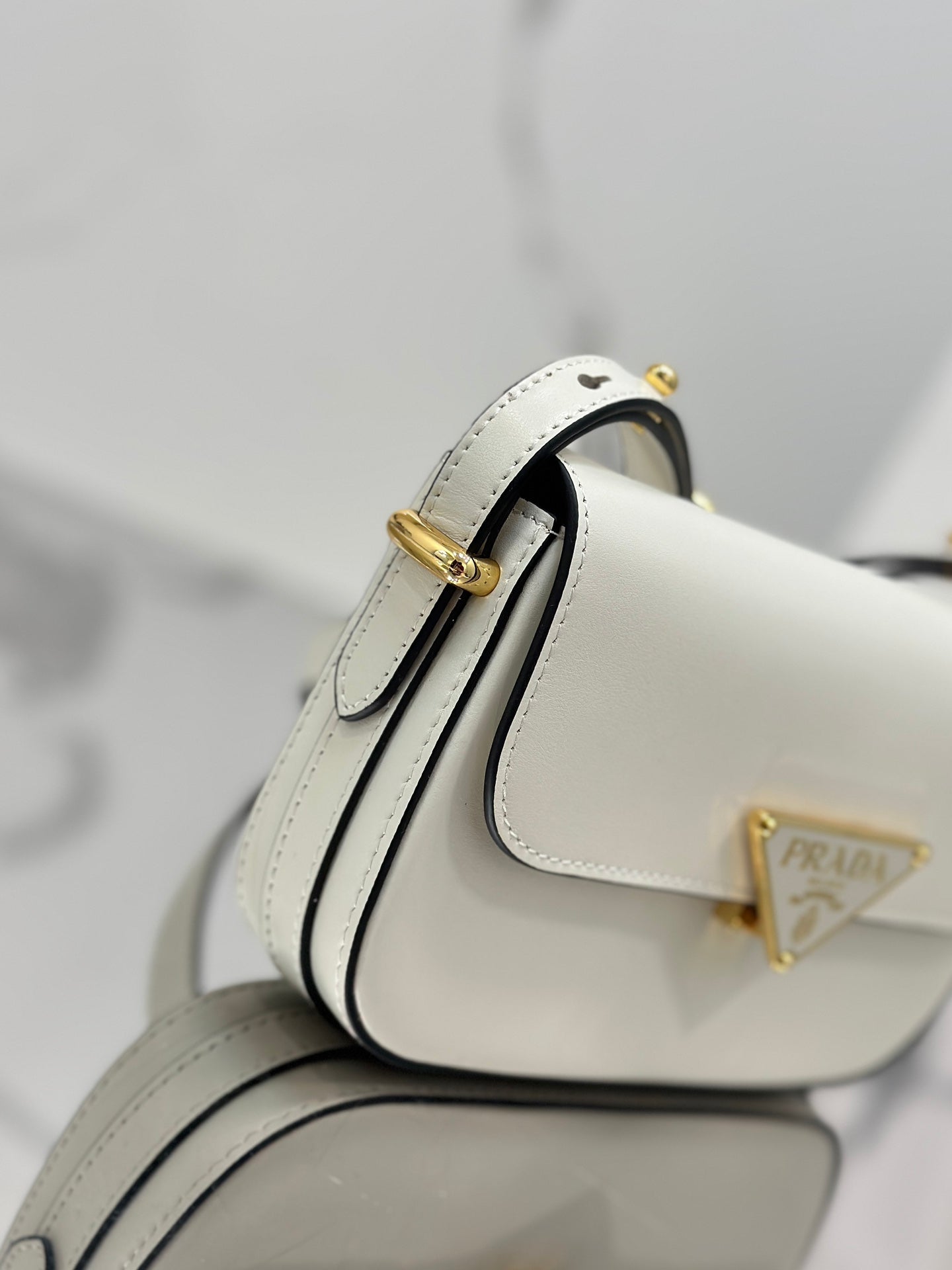 ＰＲＤＡ LEATHER SHOULDER BAG WHITE