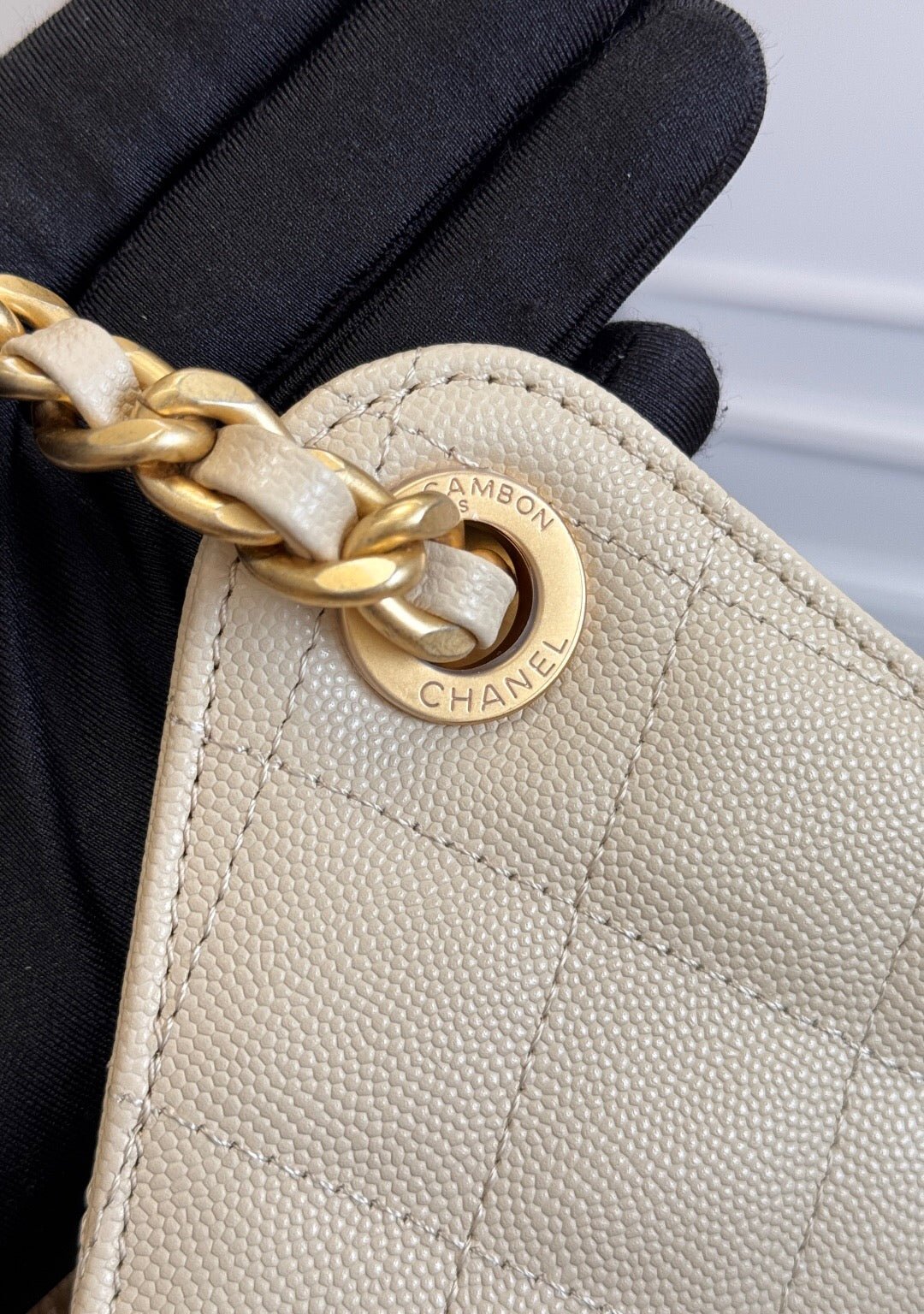 ＣＨＮＥＬ 25 MEDIUM HOBO HANDBAG BEIGE