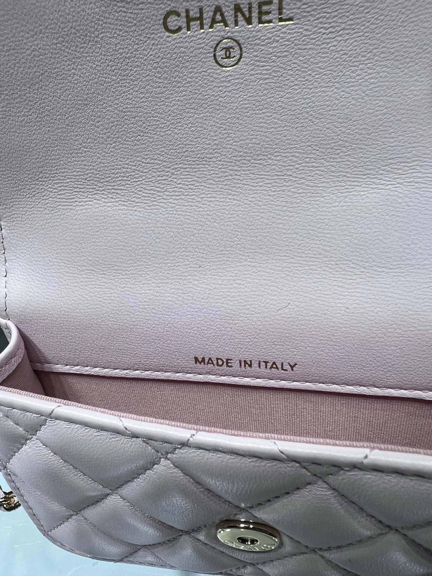 ＣＨＮＥＬFLAP COIN PURSE WITH CHAIN ROSE QUARTZ