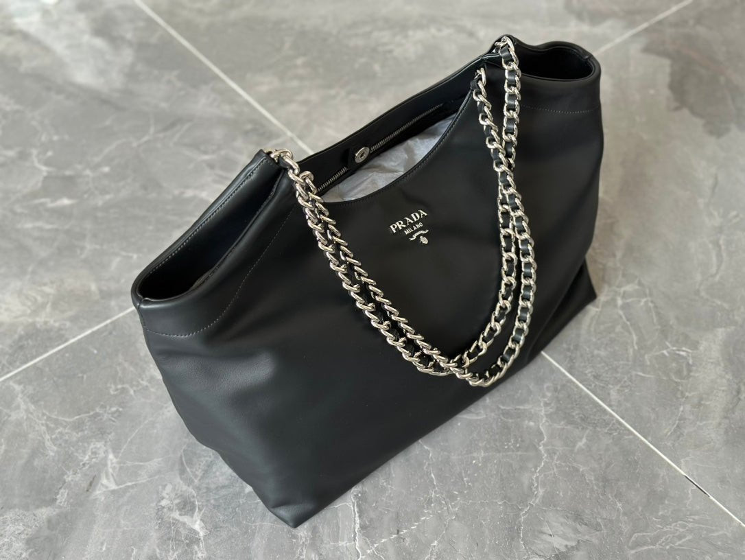 ＰＲＤＡ SOFT CALFSKIN BLACK LEATHER CHAIN TOTE BAG