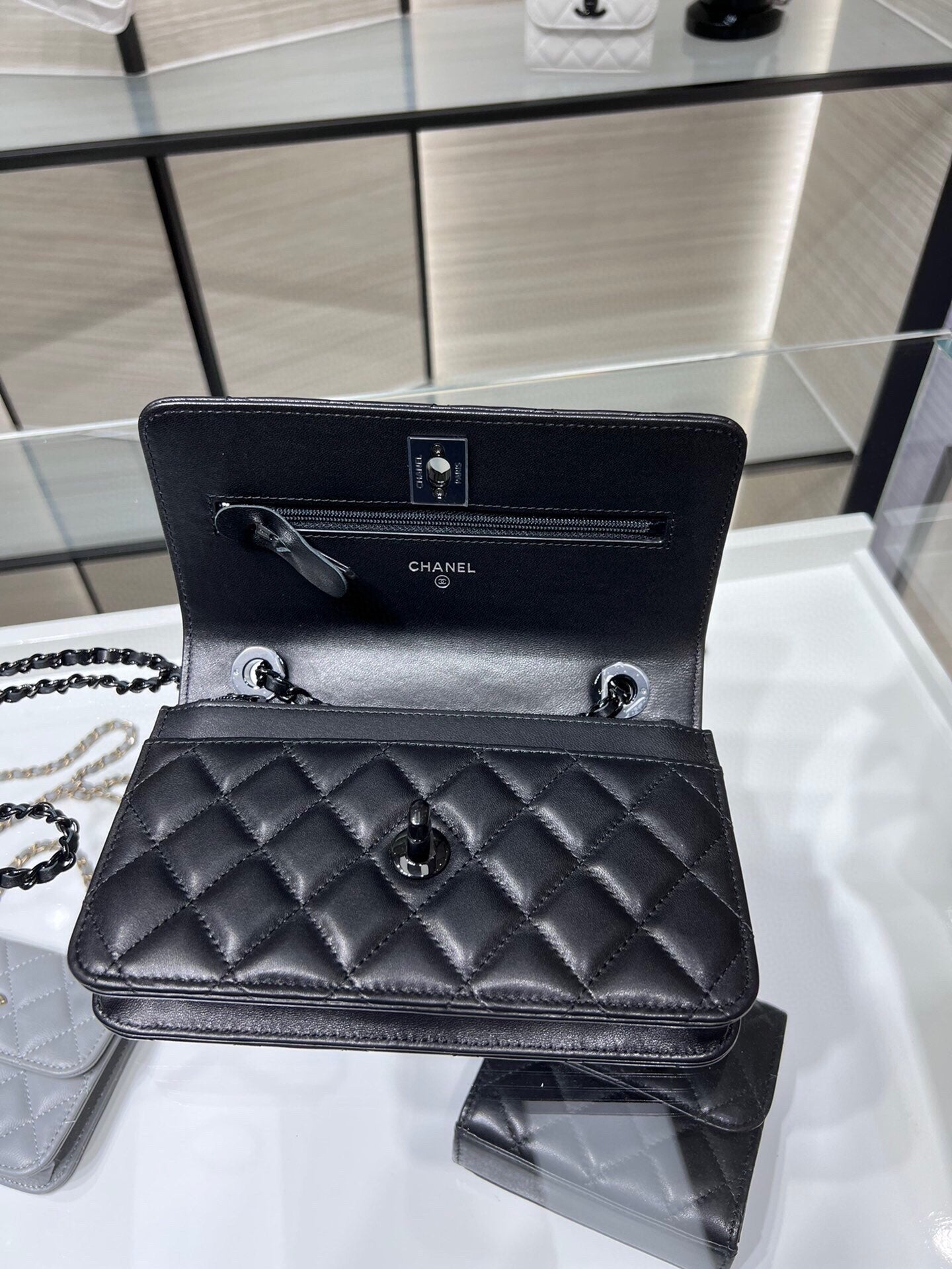 ＣＨＮＥＬ WALLET ON CHAIN BLACK