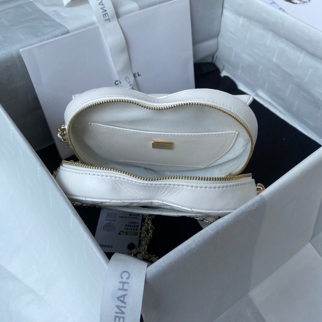 ＣＨＮＥＬHEART BAG WHITE