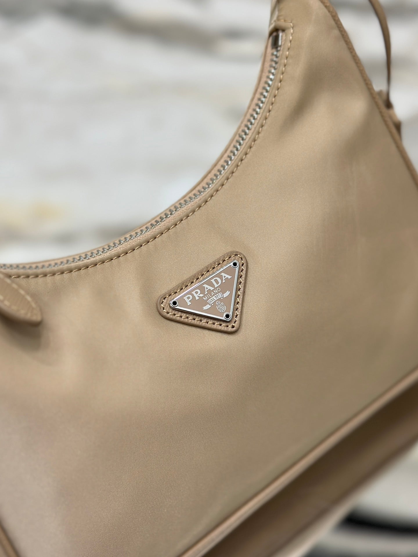 ＰＲＤＡ RE-EDITION 2005 RE-NYLON AND SAFFIANO MINI BAG DESERT BEIGE