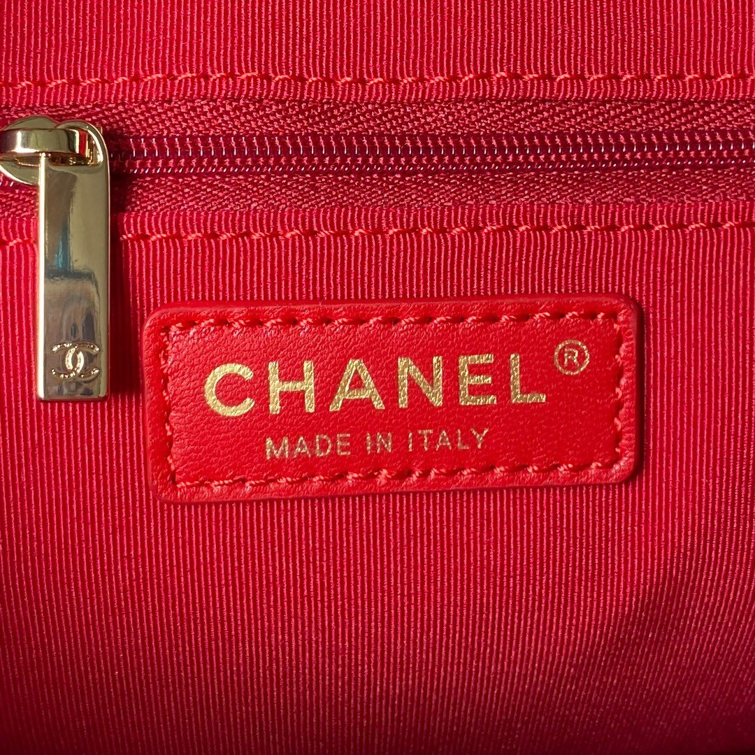 ＣＨＮＥＬPATENT LEATHER CHAIN TOTE BAG RED