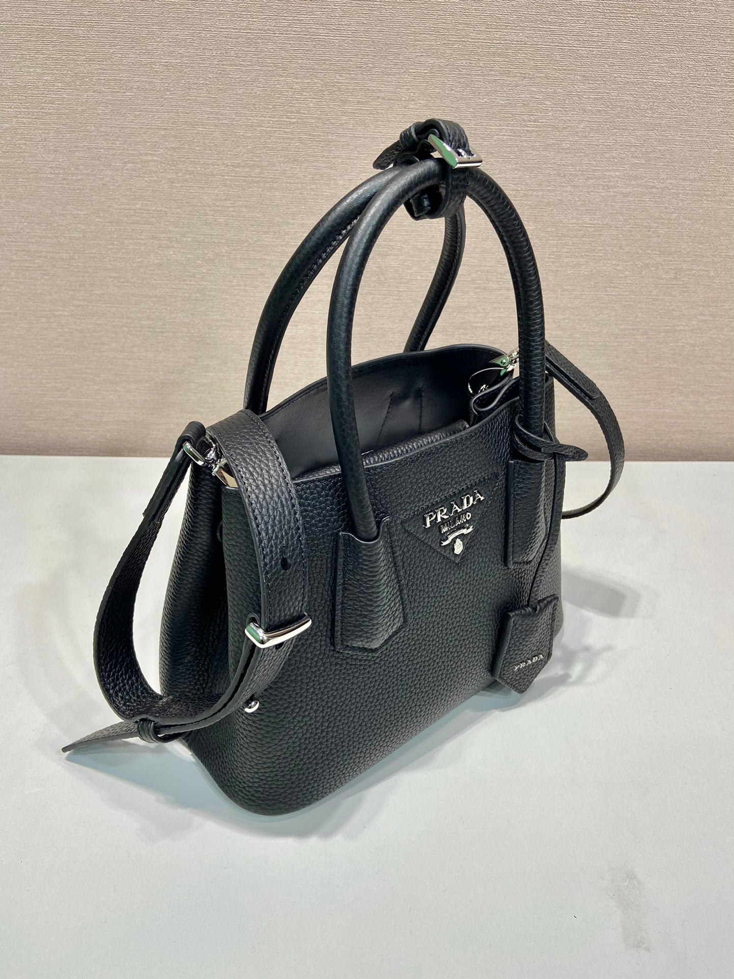 ＰＲＤＡ LEATHER TOTE BAG BLACK