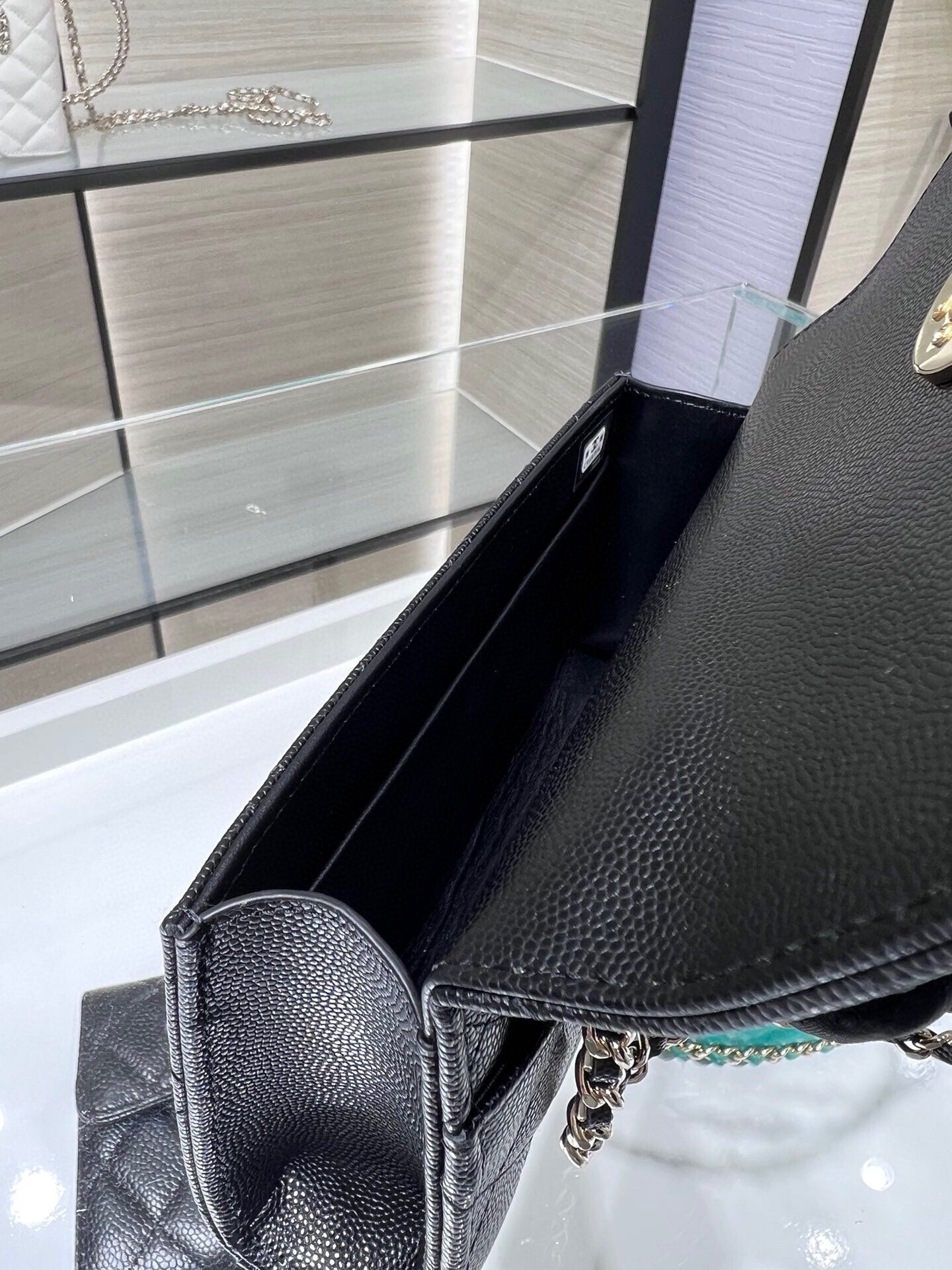 ＣＨＮＥＬPHONE HOLDER WITH CHAIN BLACK