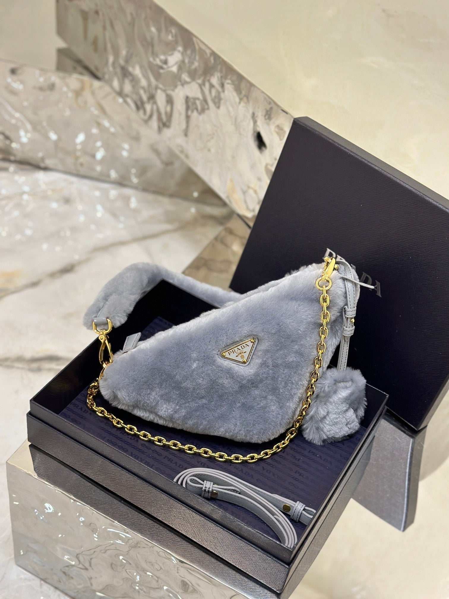ＰＲＤＡ 2018 MINI SHEARLING TRIANGLE SATCHEL