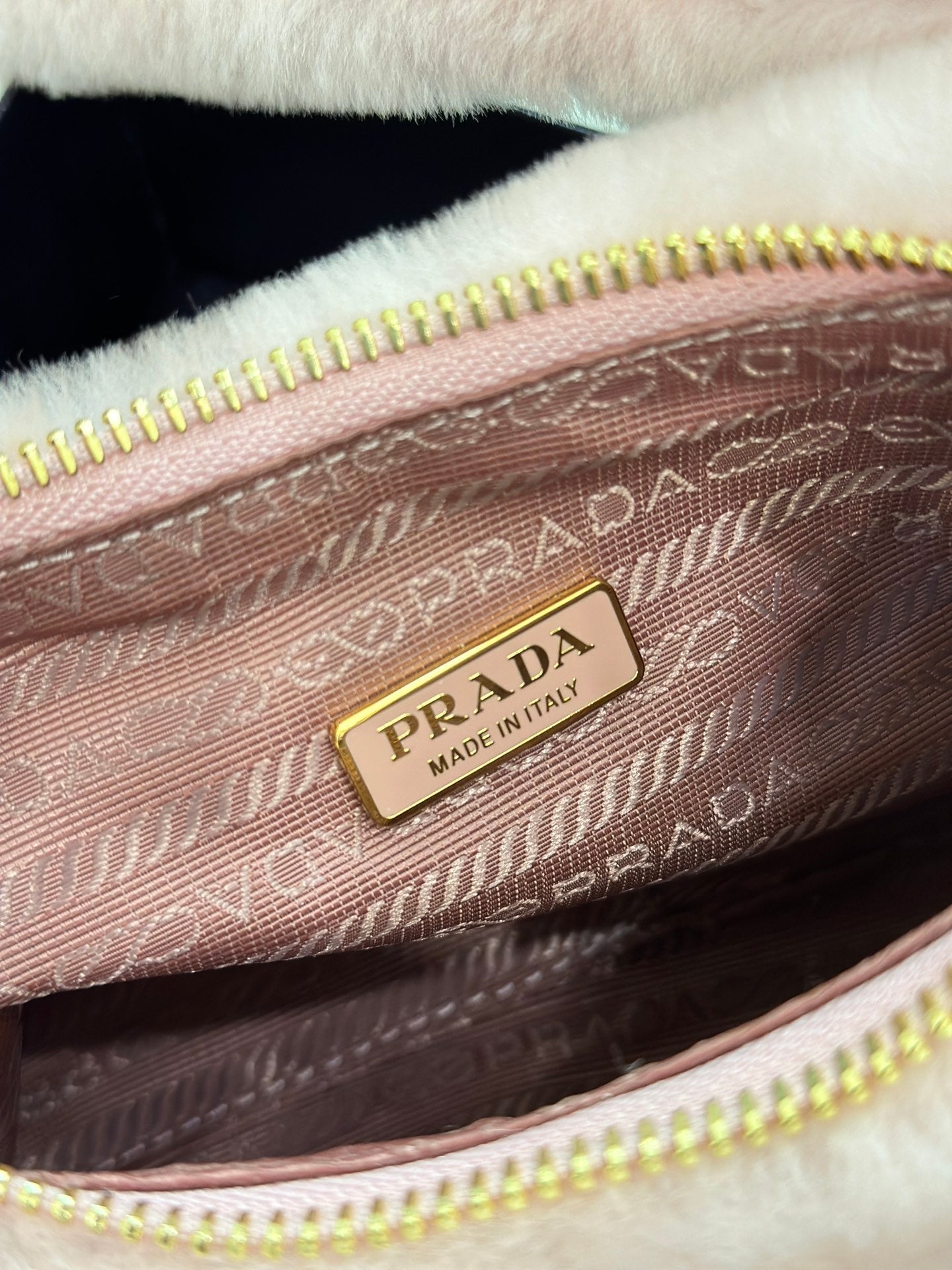 ＰＲＤＡ RE-EDITION SHEARLING MINI-BAG ORCHID PINK