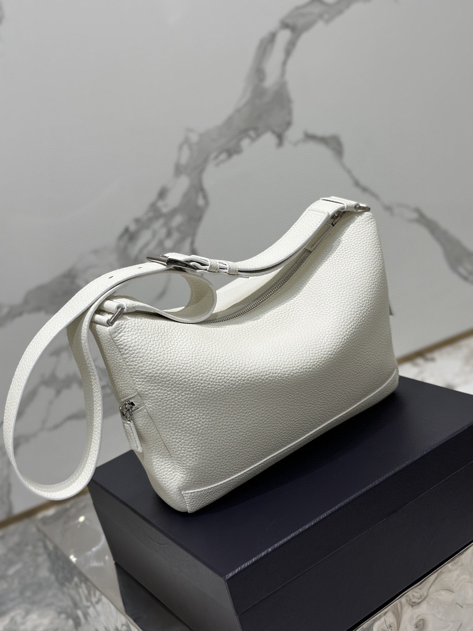 ＰＲＤＡ WHITE LEATHER SHOULDER BAG
