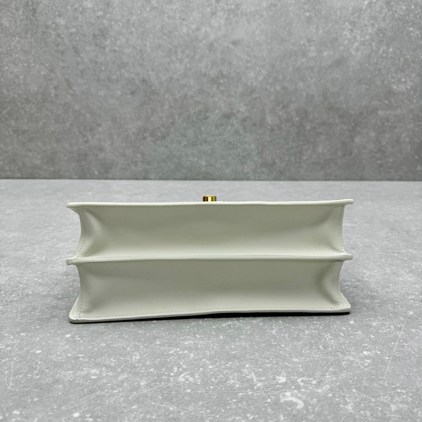 ＰＲＤＡ SOFT SOUND MEDIUM LEATHER SHOULDER BAG WHITE