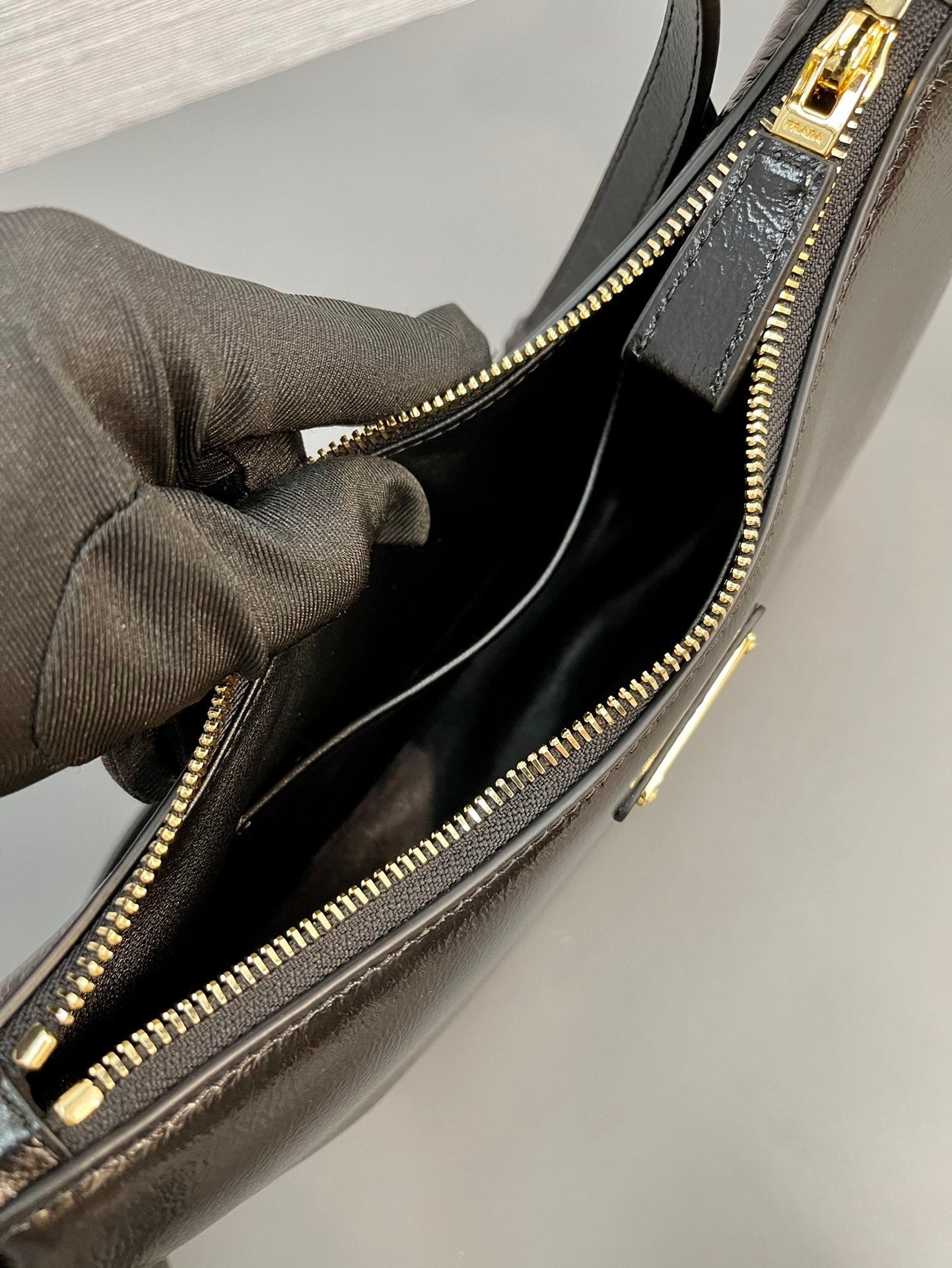 ＰＲＤＡ ARQUÉ SMALL LEATHER SHOULDER BAG