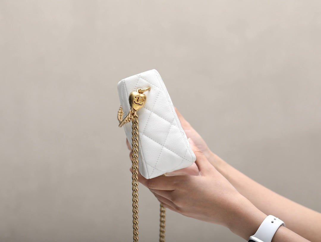 ＣＨＮＥＬGOLD HEART BALL CHAIN SMALL HOBO BAG WHITE