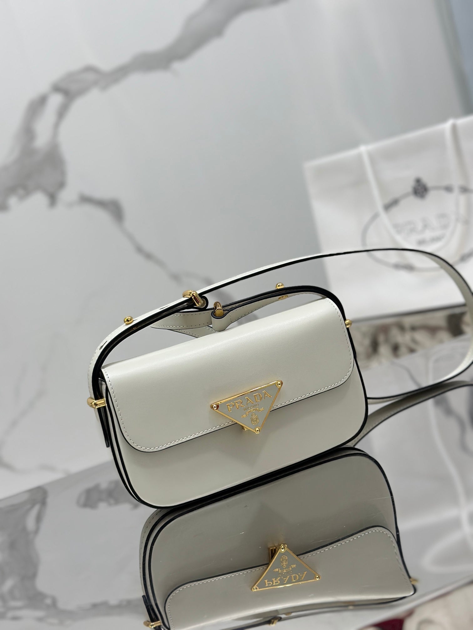 ＰＲＤＡ LEATHER SHOULDER BAG WHITE