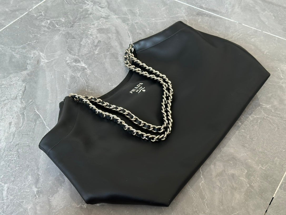 ＰＲＤＡ SOFT CALFSKIN BLACK LEATHER CHAIN TOTE BAG