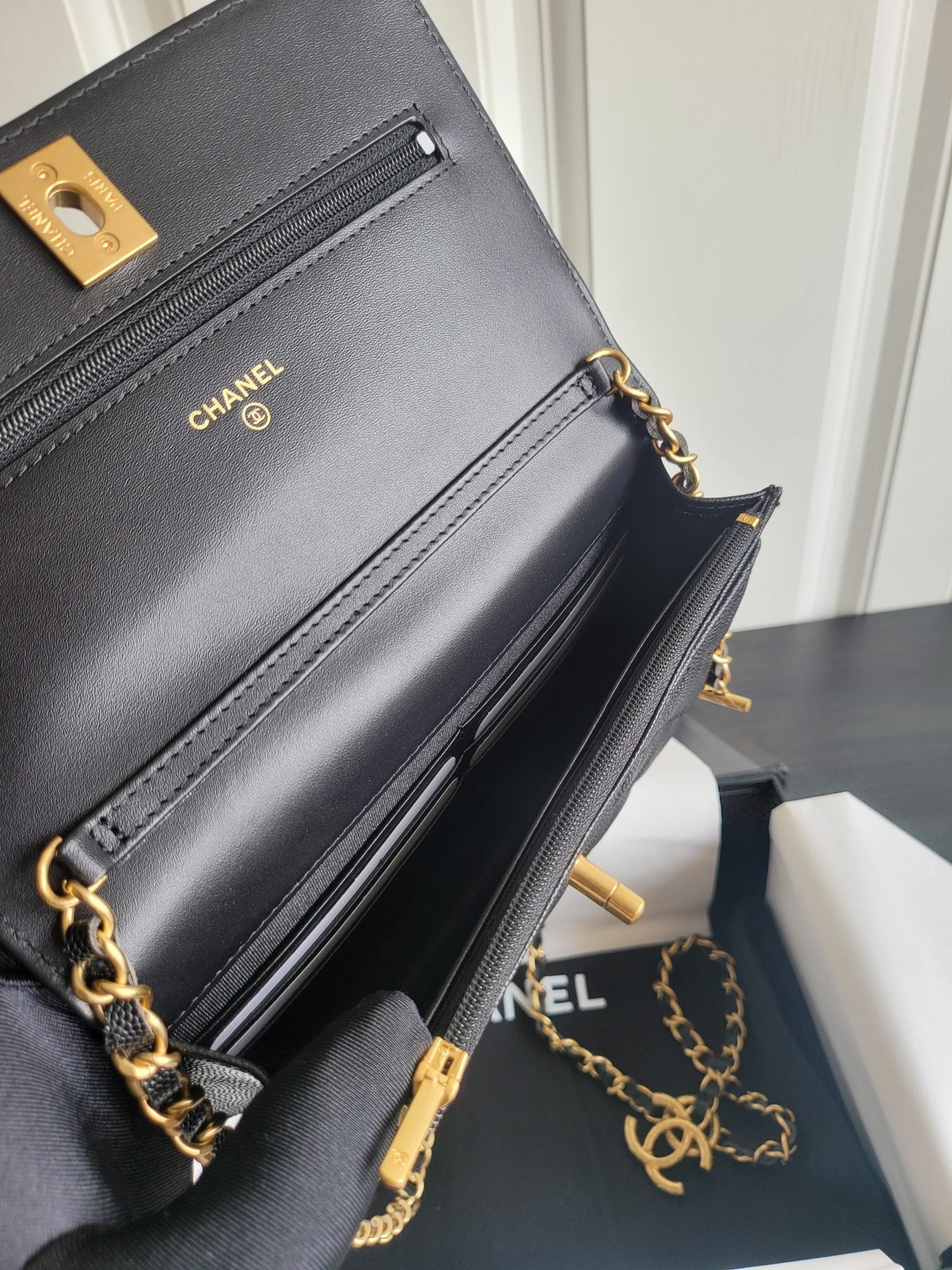 ＣＨＮＥＬ19 WALLET ON CHAIN BLACK