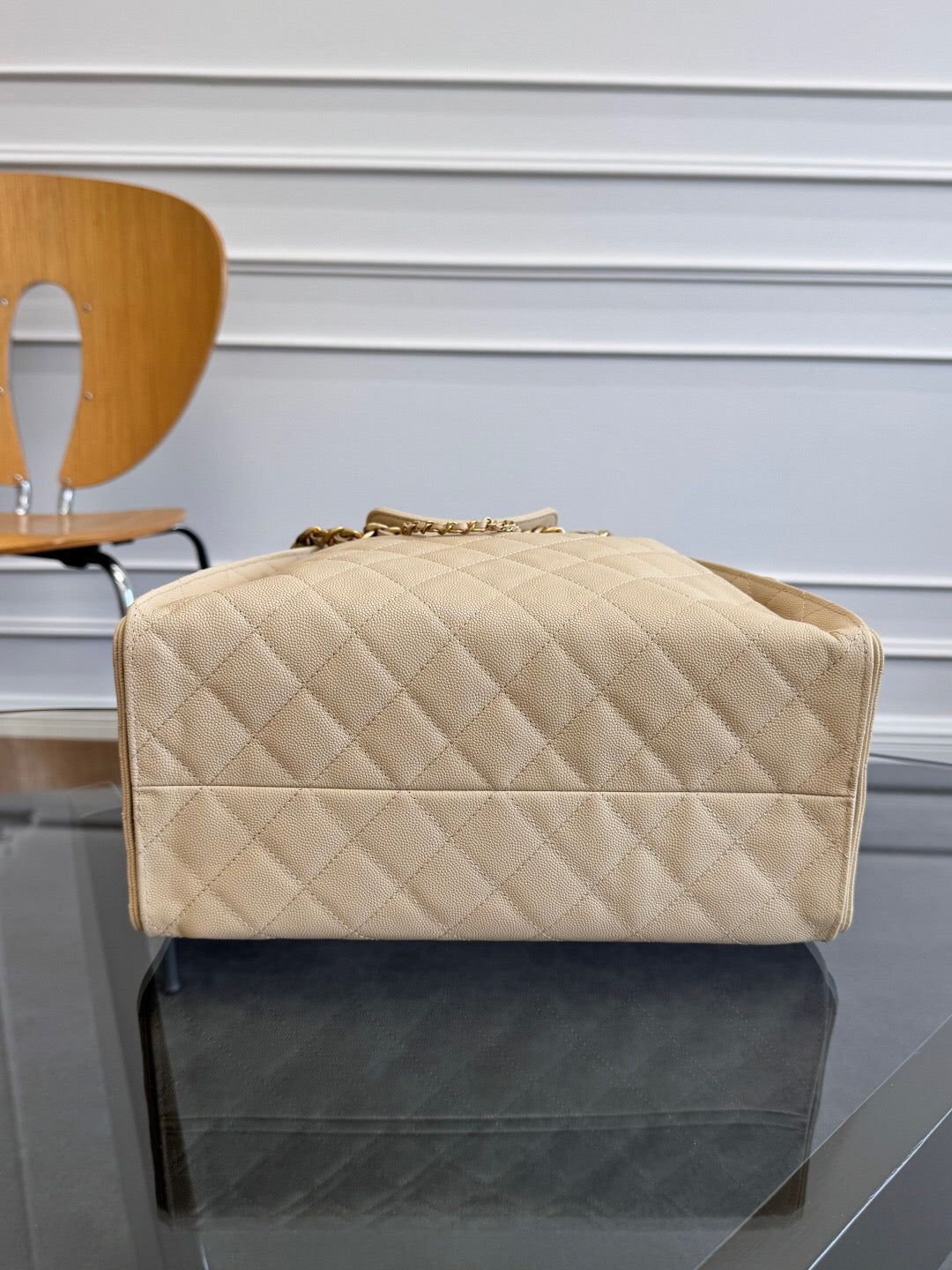 ＣＨＮＥＬ 25 MEDIUM HOBO HANDBAG BEIGE