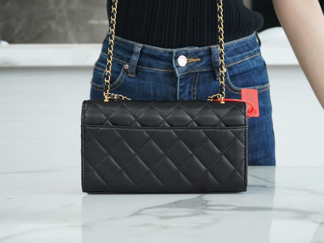 ＣＨＮＥＬHANDMADE MINI CHAIN LION BAG