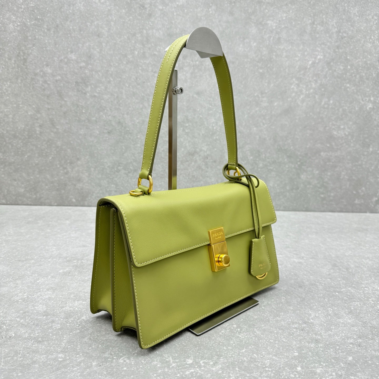 ＰＲＤＡ SOFT SOUND MEDIUM LEATHER SHOULDER BAG PISTACHIO GREEN