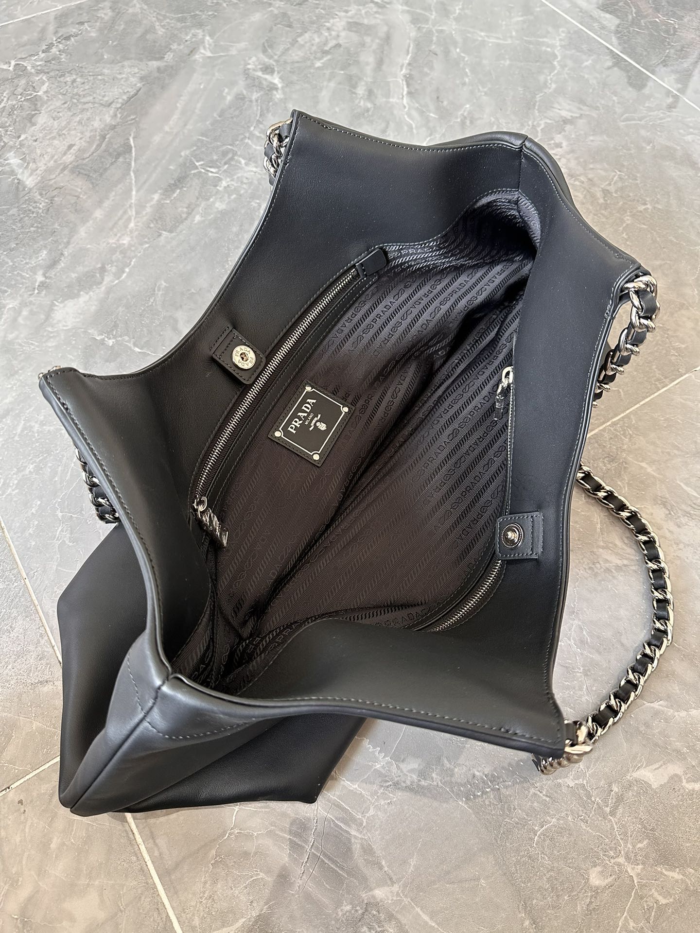 ＰＲＤＡ SOFT CALFSKIN BLACK LEATHER CHAIN TOTE BAG