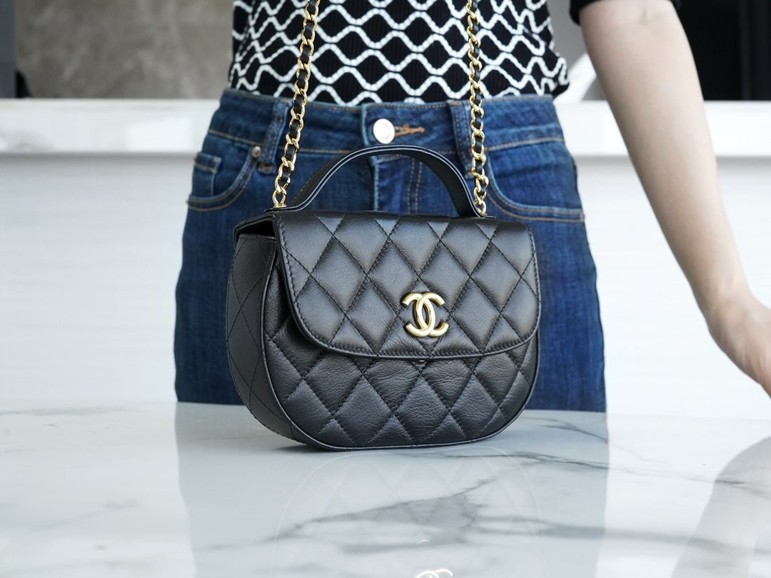 ＣＨＮＥＬFLAP BAG WITH TOP HANDLE