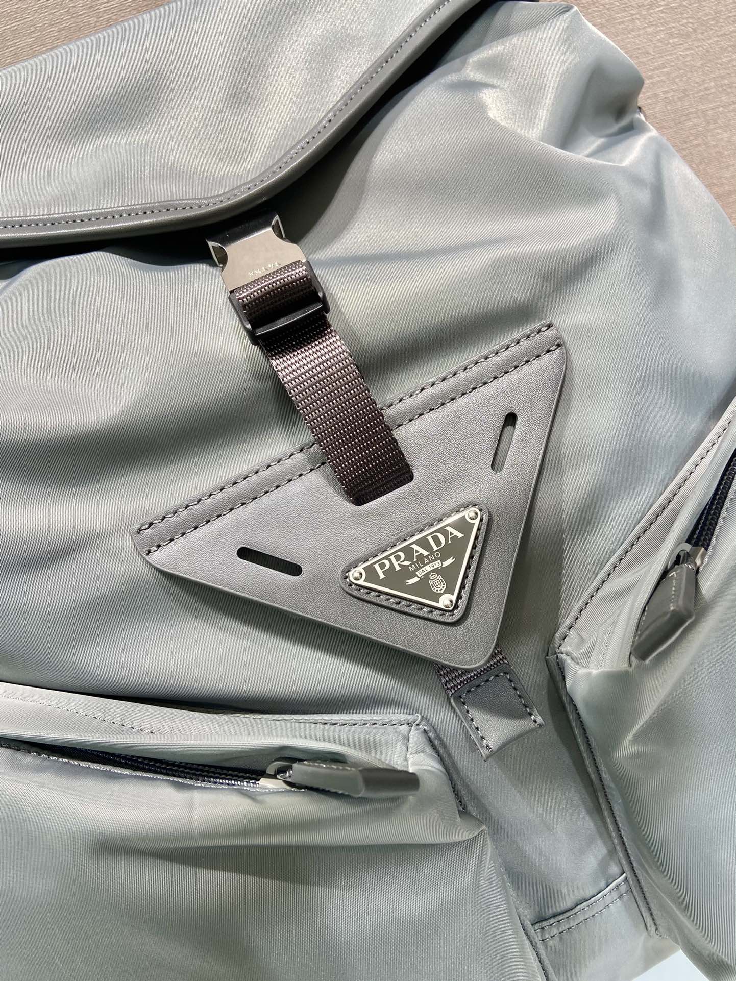 ＰＲＤＡ RE-NYLON AND LEATHER BACKPACK ASH GRAY