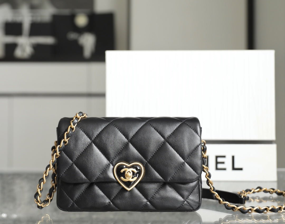 ＣＨＮＥＬHEART MINI FLAP BAG BLACK