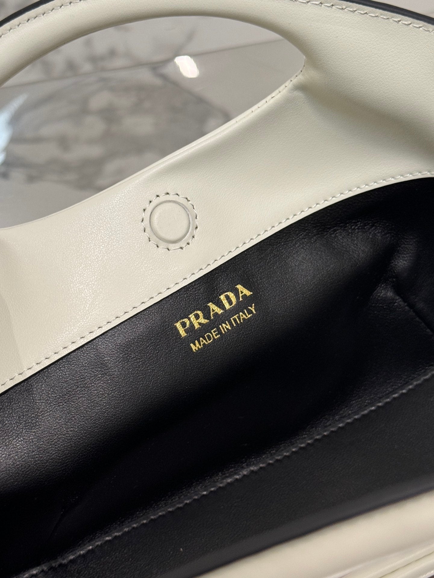 ＰＲＤＡ LEATHER TOTE BAG WHITE