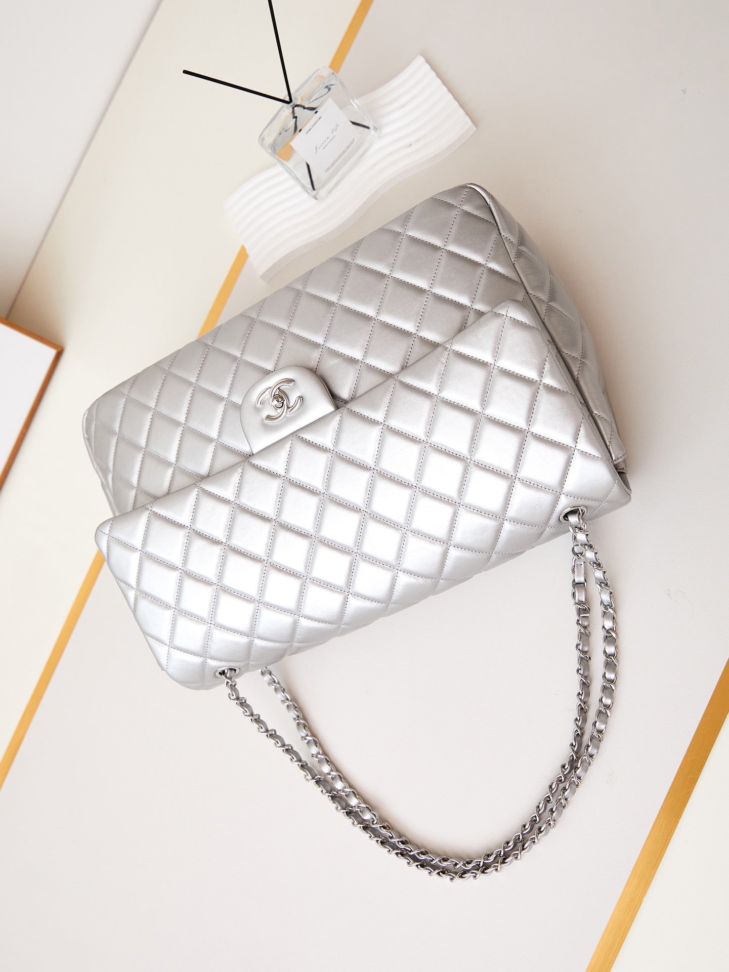 ＣＨＮＥＬFLAP SHOULDER BAG SILVER