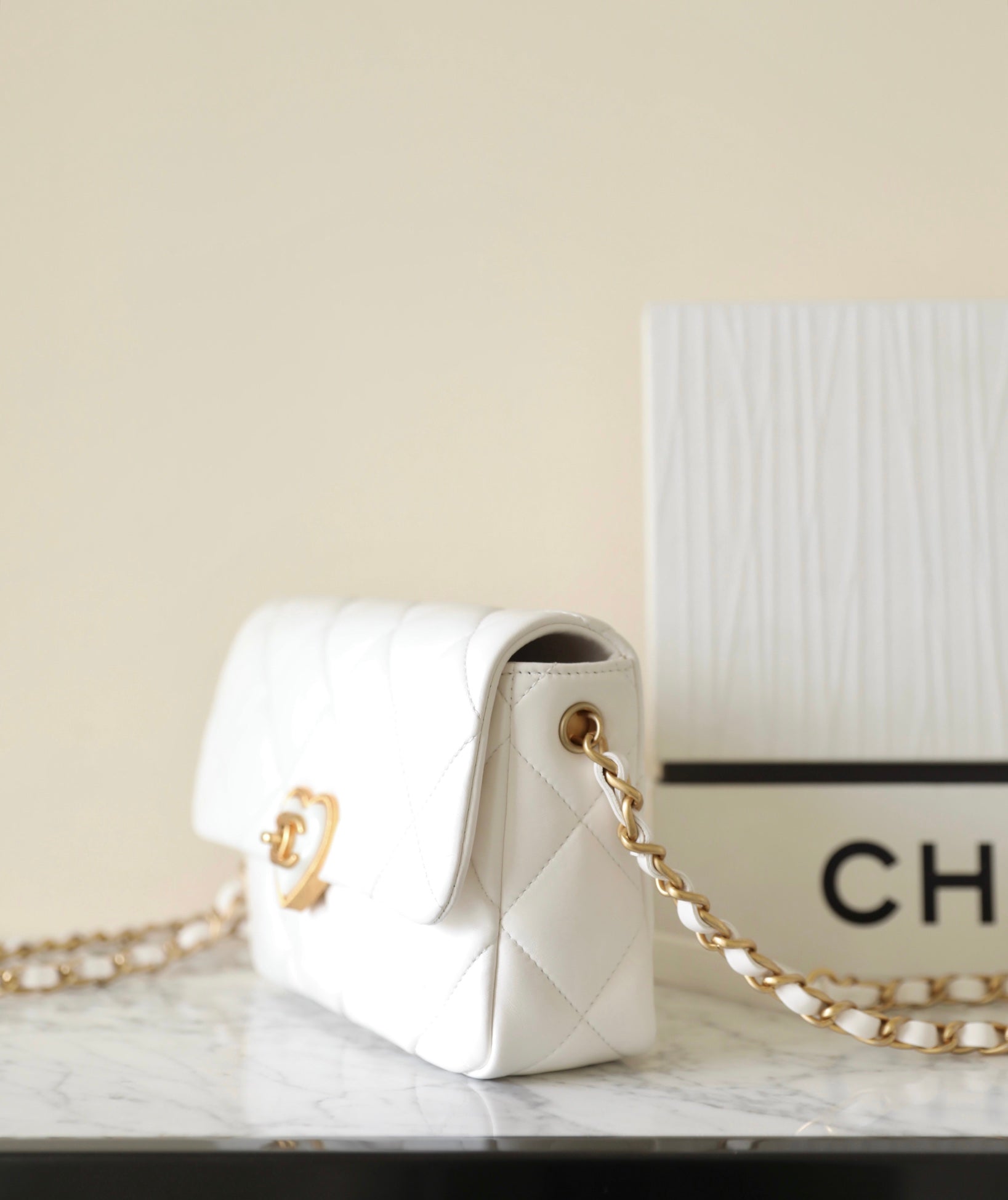 ＣＨＮＥＬHEART MINI FLAP BAG WHITE
