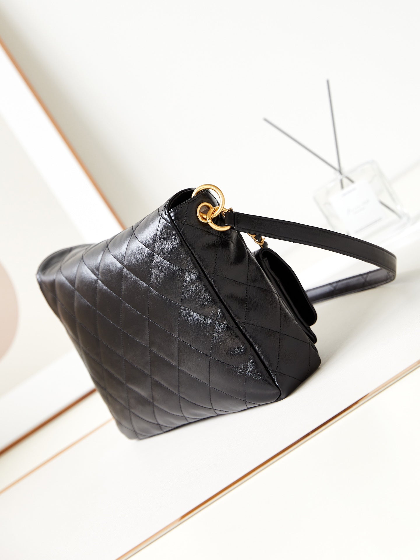 ＣＨＮＥＬHOBO HANDBAG BLACK