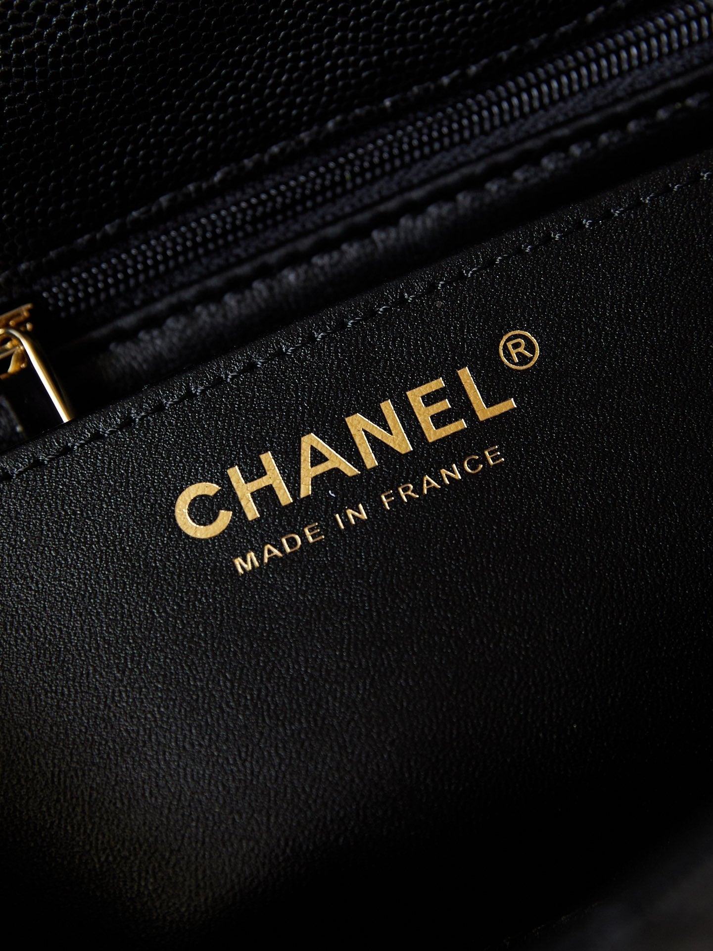 ＣＨＮＥＬFLAP BAG WITH A TOP HANDLE