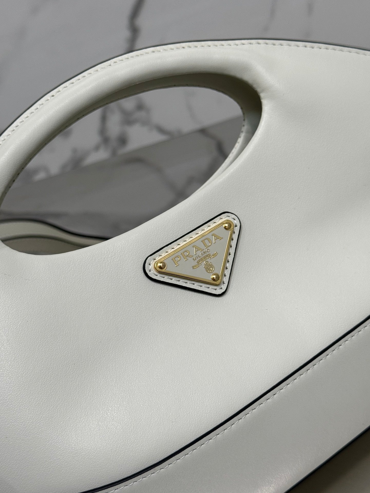 ＰＲＤＡ LEATHER TOTE BAG WHITE