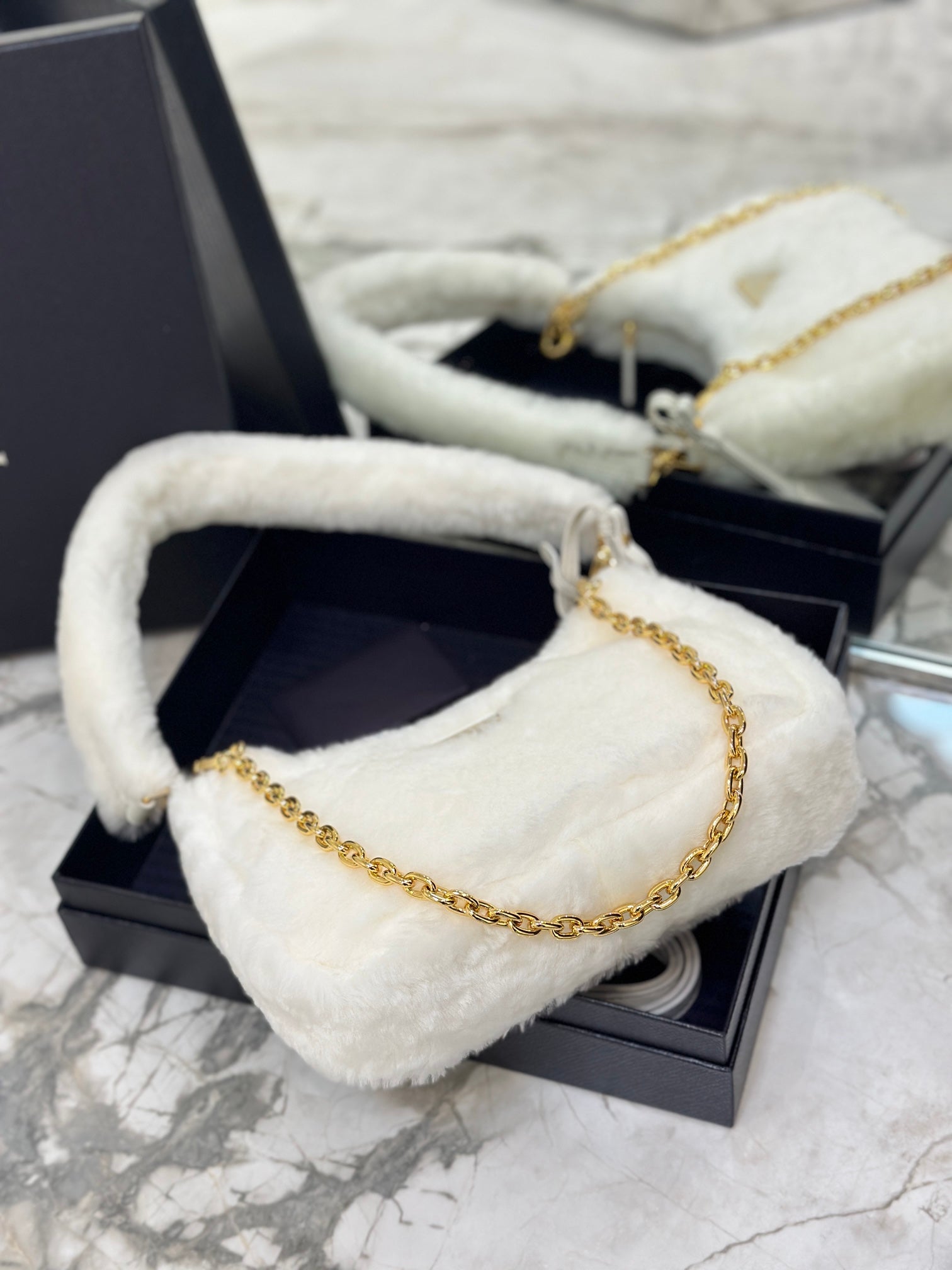 ＰＲＤＡ RE-EDITION SHEARLING MINI-BAG WHITE