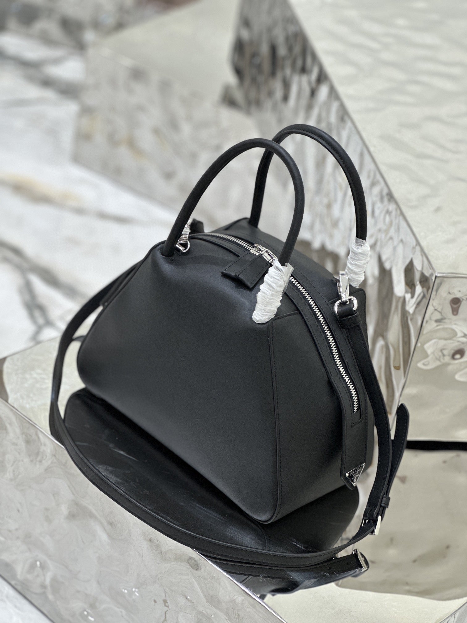 ＰＲＤＡ SUPERNOVA MEDIUM LEATHER TOP HANDLE BAG BLACK