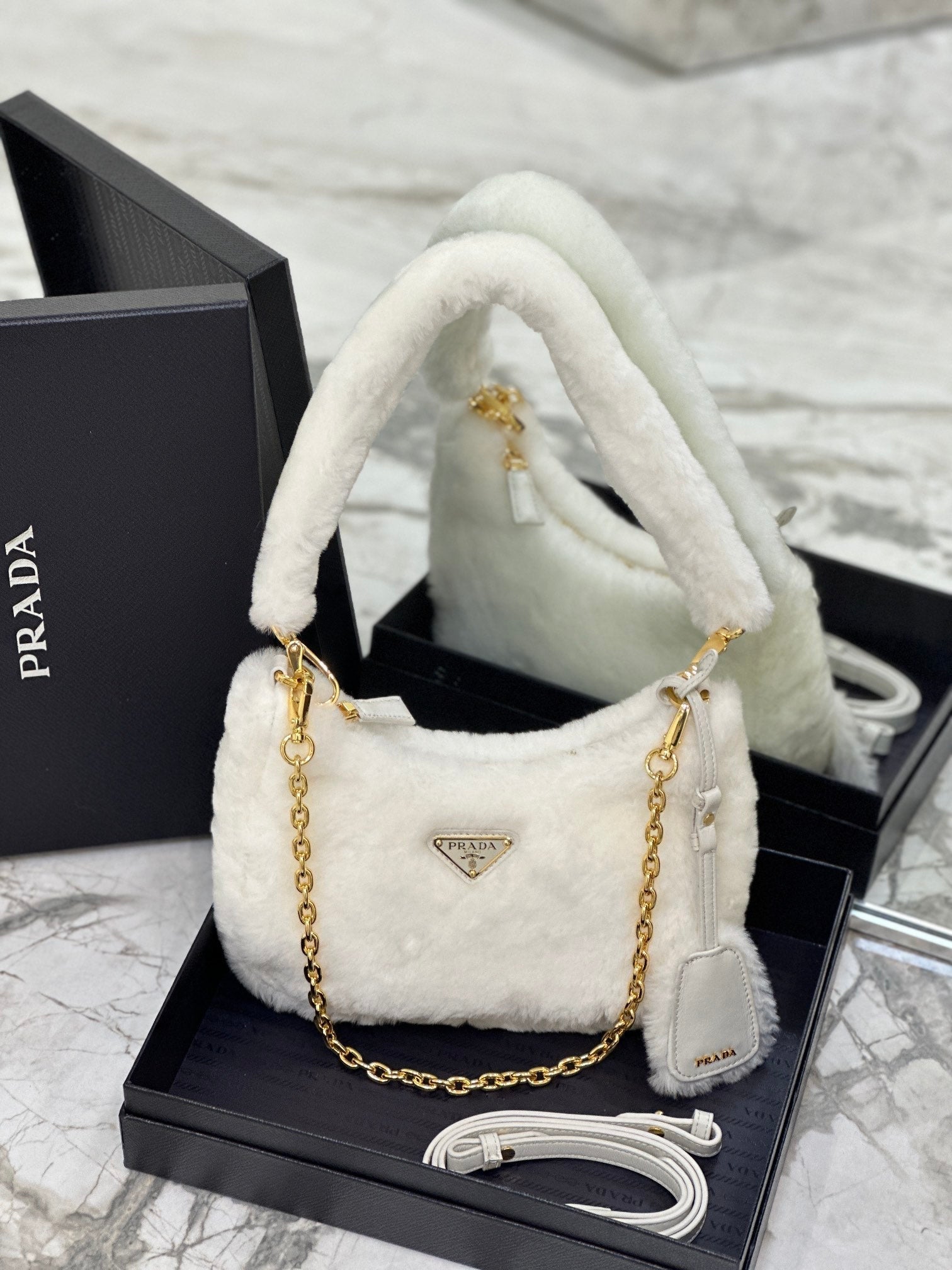 ＰＲＤＡ RE-EDITION SHEARLING MINI-BAG WHITE