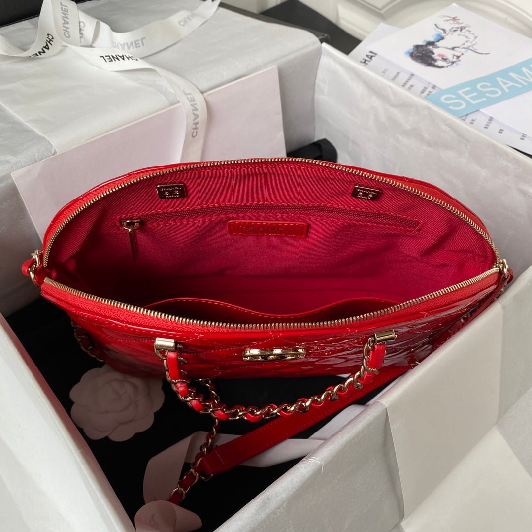 ＣＨＮＥＬPATENT LEATHER CHAIN TOTE BAG RED