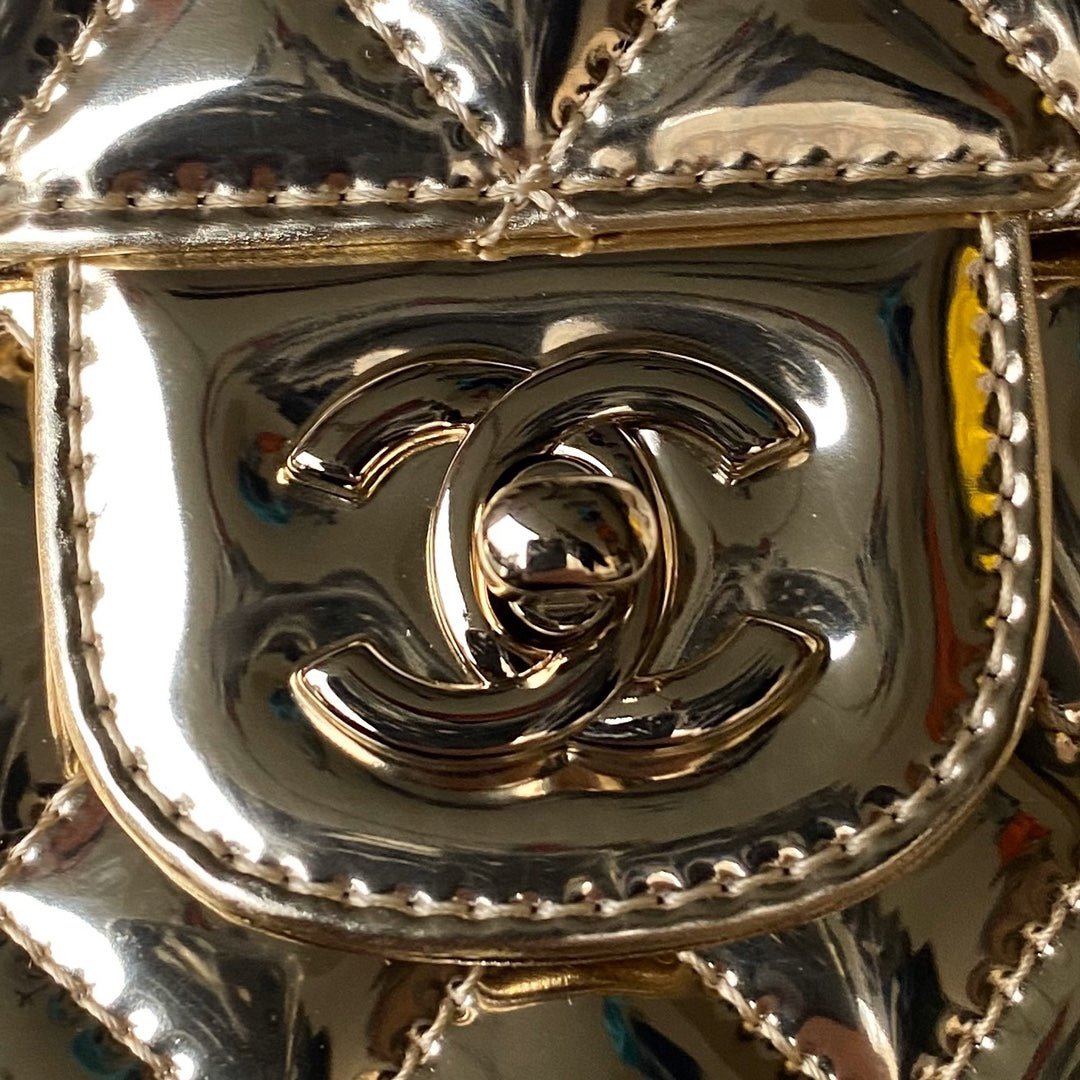 ＣＨＮＥＬCLASSIC FLAP BAG IN GOLD METALLIC QUILTED LEATHER