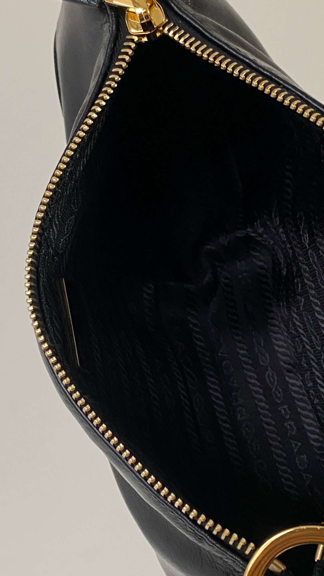 ＰＲＤＡ SMALL RE-EDITION 2002 LEATHER SHOULDER BAG