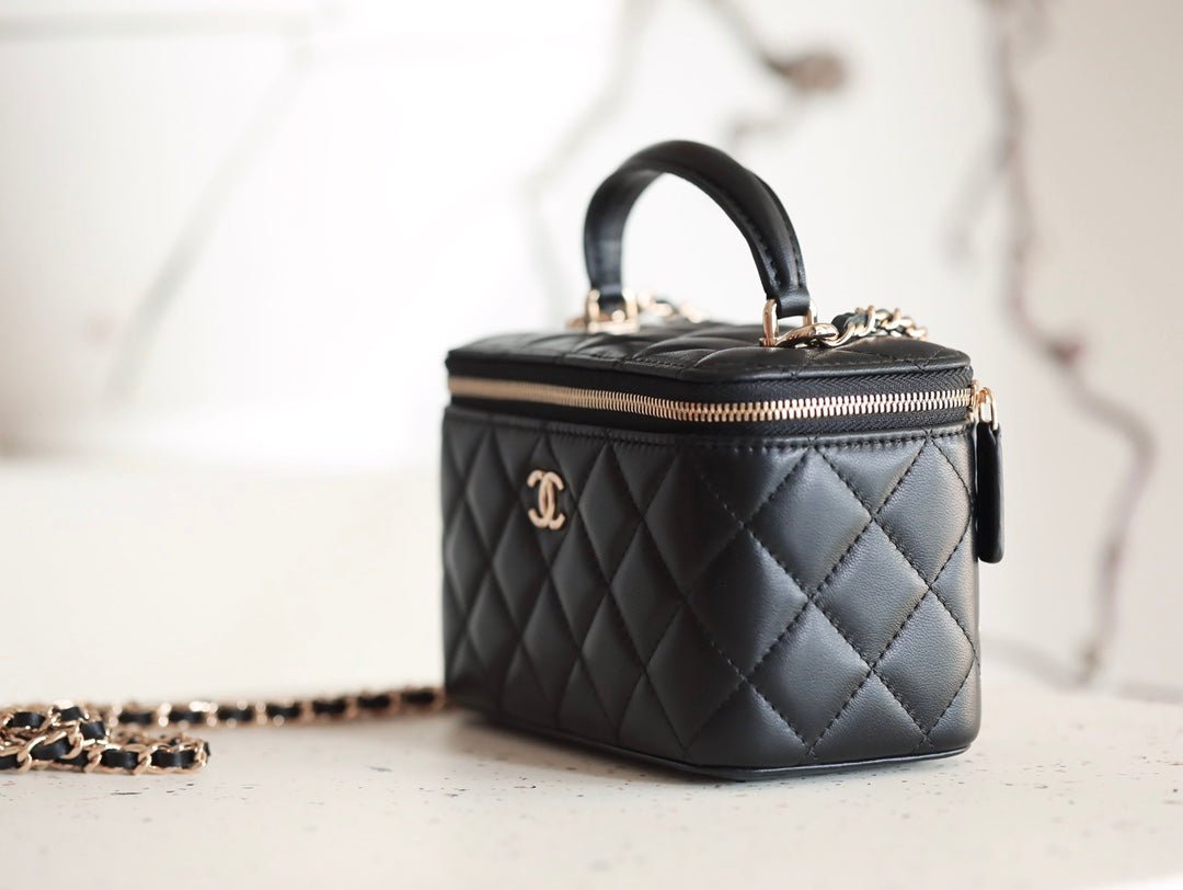 ＣＨＮＥＬCLASSIC TOP HANDLE VANITY CASE